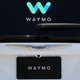 Le logo Waymo est affiché sur un véhicule autonome lors de la conférence Google I / O 2018 au Shoreline Amphitheatre le 8 mai 2018 à Mountain View, en Californie.